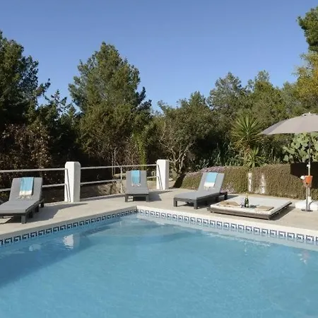 With Pool And Sea Views בית נופש *